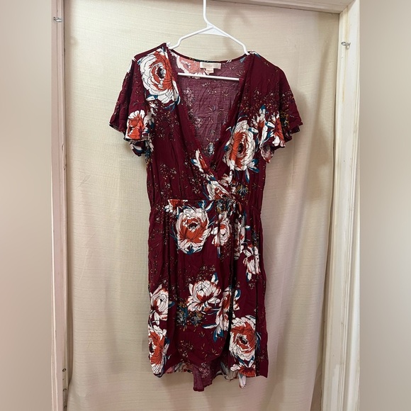 ⚪️ Band of Gypsies Elegant Burgundy Floral Wrap Mini Dress Size Large - Picture 1 of 9